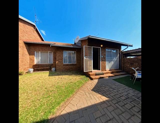 3 BEDROOM TOWNHOUSE FOR SALE IN BIRCH ACRES